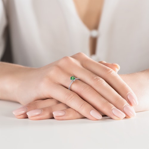 Pierścionek zaręczynowy The Journey: białe złoto, szmaragd